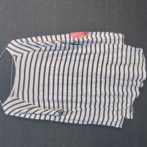 Cute sailor- type top... - Picture 2 of 4